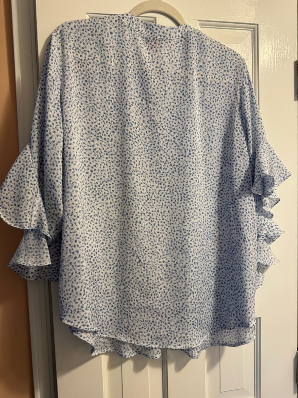 NWOT Vince Camuto Womens Plus Size Split Neck Ruffle Sleeve light blue Blouse 1X - Picture 6 of 6